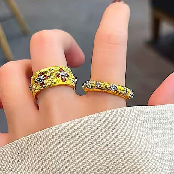 Four Leaf Clover Luxury Ring - Picture 5 of 5